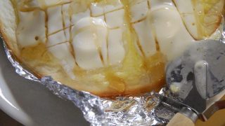 SNSで評判の「雪見だいふくピザ」を作ってみた。焼くだけ!簡単!