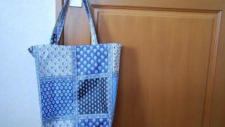 A4サイズの書類がすっぽり入るファスナー付きソレイアードのラミネートバッグ