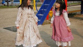 女の子服|フリフリワンピース、気分は大草原の小さなお家のローラ