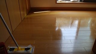 女ひとりでできるワックス掛け、家具移動もらくらくの技!