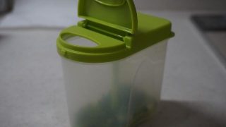 ずぼらな私の冷凍法。スーパーのラベル活用で楽々管理、ネギはフリフリくん!