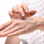 マヌカハニーが手荒れに効果あり!最強のはちみつで潤いを