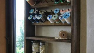 糸立て収納棚をDIY。オイルステインでアンティーク風に仕上げてみた