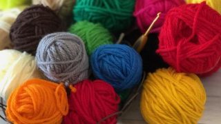 「アクリルたわし」レシピ12選+おまけ1|初心者必見編み方の基礎まとめ