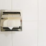 トイレットペーパーの三角折りはマナー違反なの?よく考えたら不衛生…