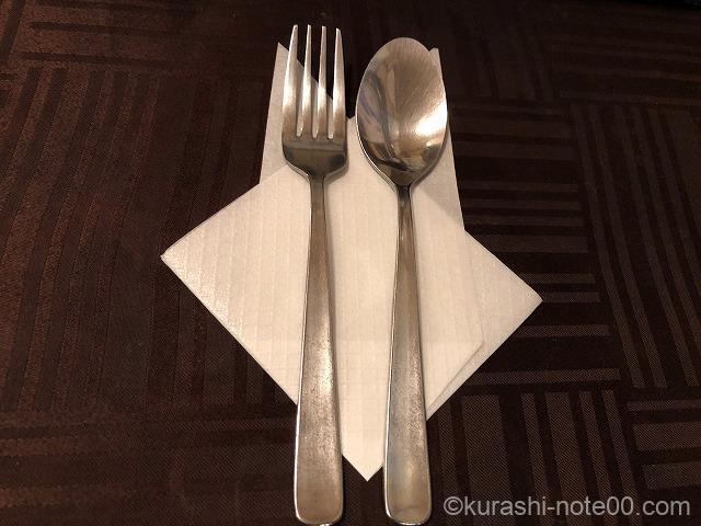 ナプキンのレトロな折り方を長崎 ツル茶ん で再確認してみた 暮らしの音 Kurashi Note ナプキンのレトロな折り方を長崎 ツル茶ん で再確認してみた 暮らしの音 Kurashi Note