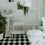 キラッと光るトイレのアイデア|自力でやれるDIYでオシャレ空間に