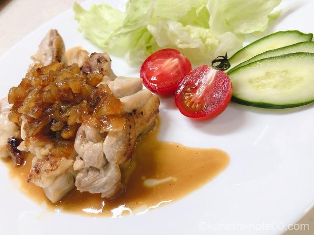 鶏ももソテーの玉ねぎソース