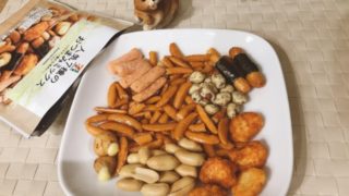 セブンイレブンの「人気7種のおつまみミックス」があれば宅飲みが楽しくなる