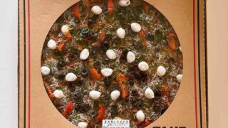 コストコの遠州灘しらすピザはオリーブたっぷり!しらすは後乗せのほうがいいかも…