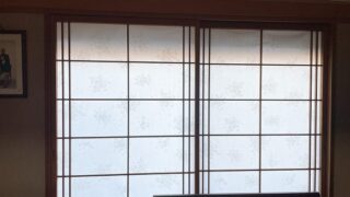 障子の張り替えは簡単! プラスチックなら破れず両面テープでできる!女二人で作業してみた