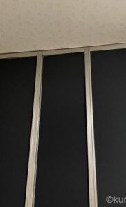 遮光シートを貼ったら真っ暗！かなり効果ある！買うなら断然方眼付き