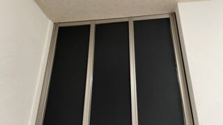 遮光シートを貼ったら真っ暗！かなり効果ある！買うなら断然方眼付き