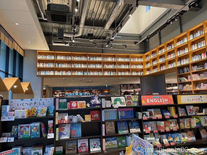 蔦屋書店内