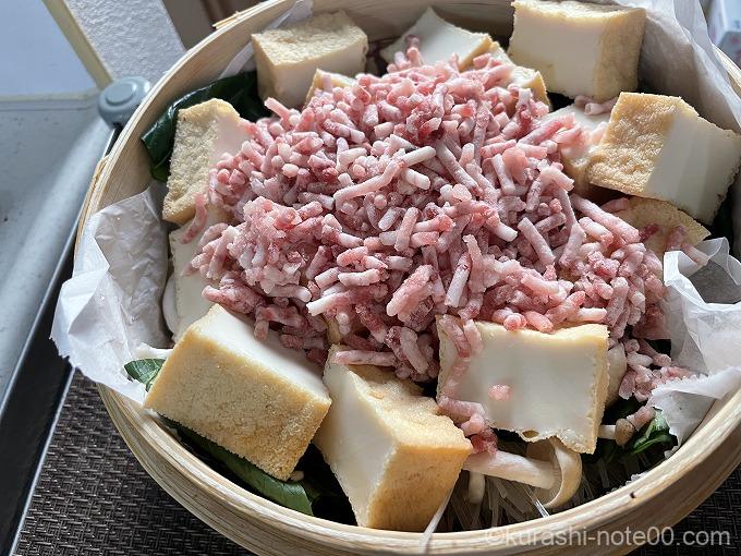 ひき肉をトッピング