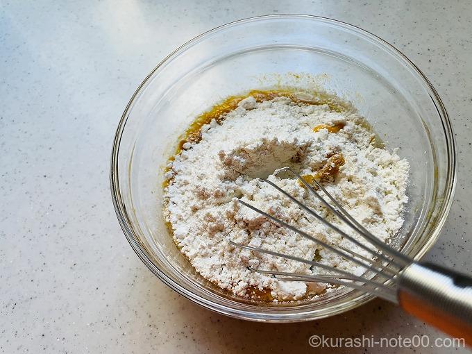 ホットケーキミックスを加える