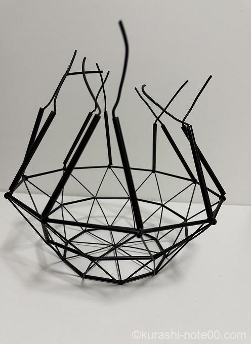 ワイヤーロープにストローを被せる